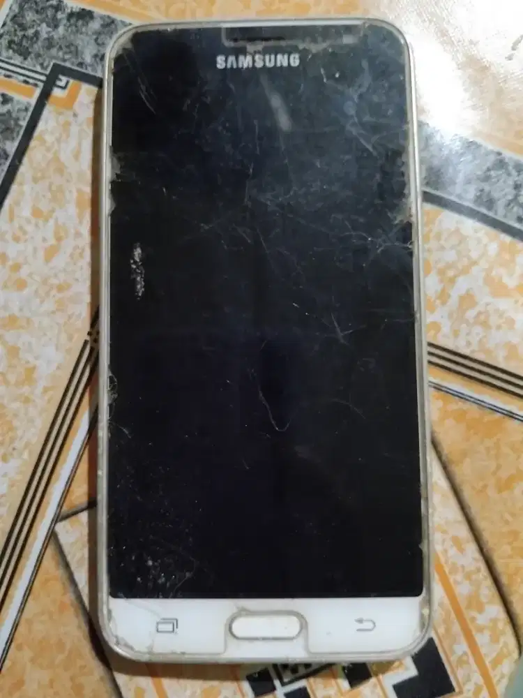 Samsung Galaxy J5 Prime, Samsung GT E1272, Nokia 105, Asus Zenfone C