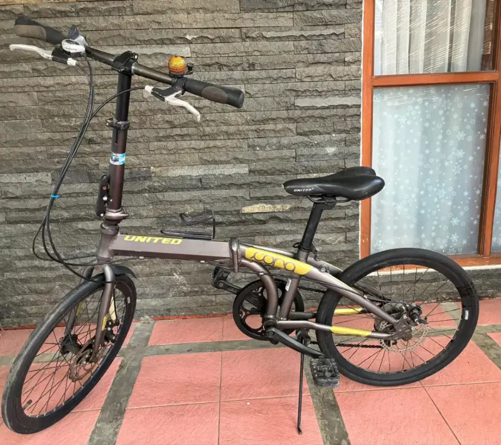 Sepeda Lipat Cora (United)