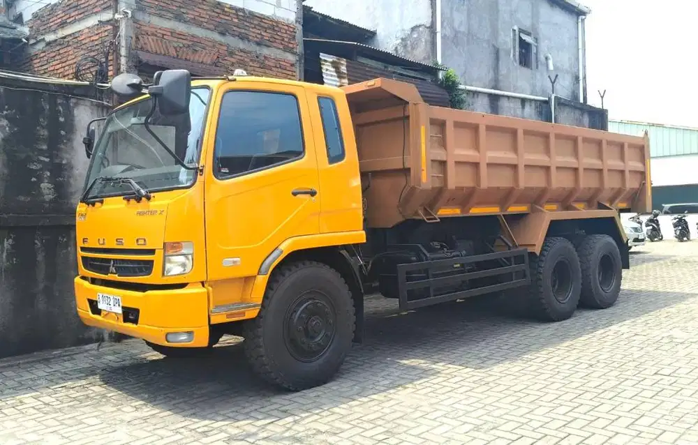 Regis 2023 Mitsubishi Fuso Tronton 6x4 Dump truk 2022 dumptruck
