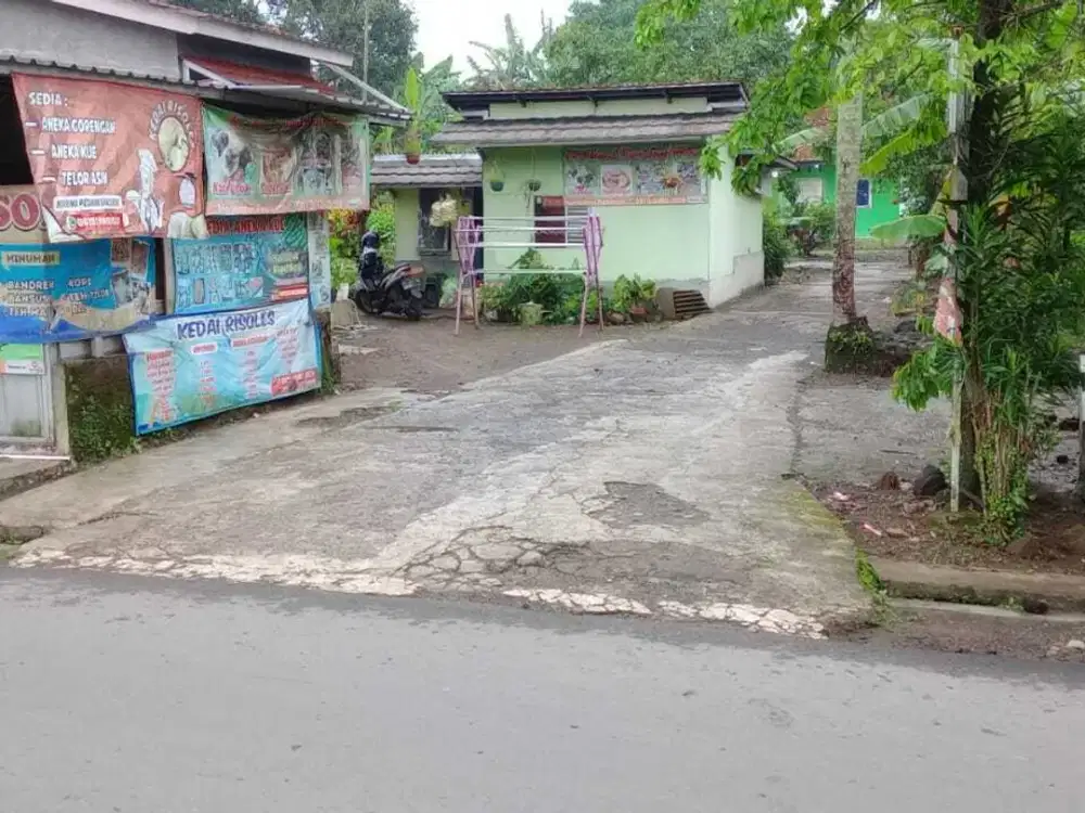 TANAH 1960 M2 PLUS KONTRAKAN 4 PINTU PLUS 1 RUMAH INDUK