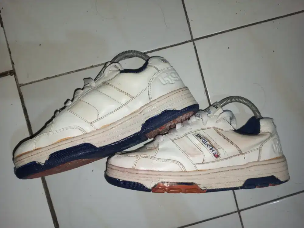 Sepatu casual Reebok