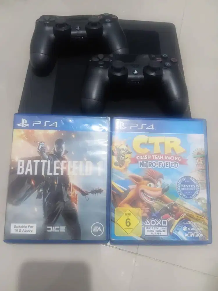 PS 4 slim 500 mb+ 2konsol+ 2kaset game