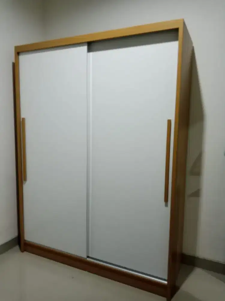 Lemari pakaian sliding minimalis custom