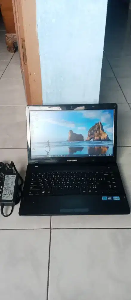 Laptop Samsung Core i3