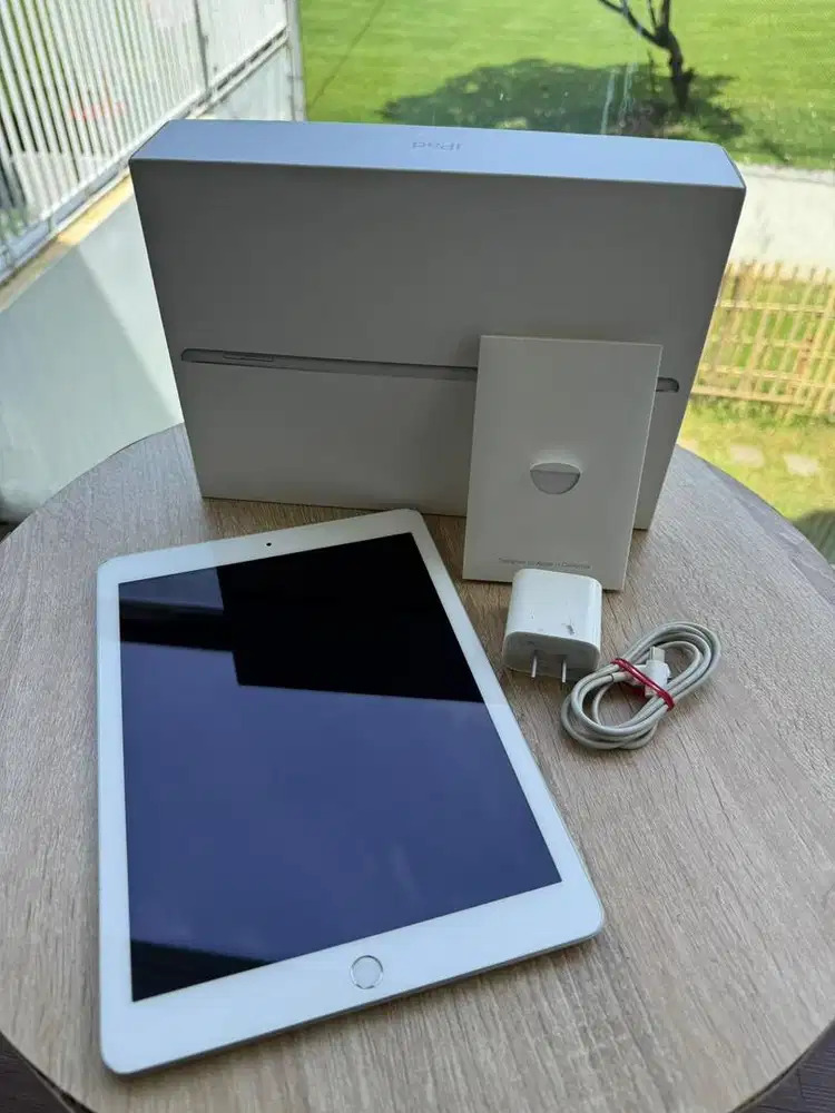 IPAD  5TH GENERATION 128GB WIFI ONLY