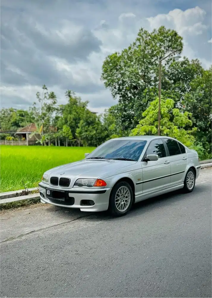 BMW E46 325i Tahun 2001