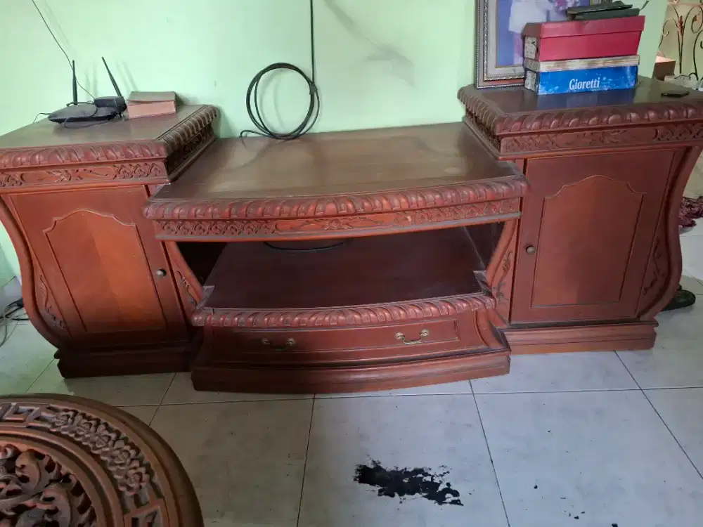 Lemari Pajangan Murah