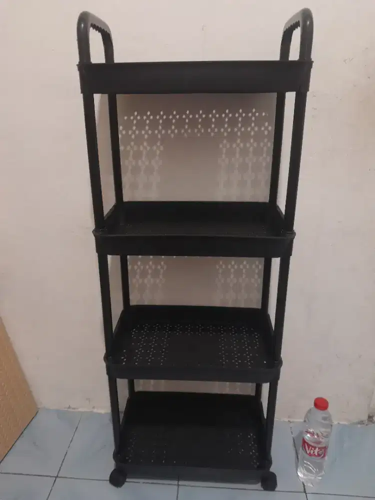 rak plastik versi lumayan kokoh — lok dekat pasar serdang kemayoran