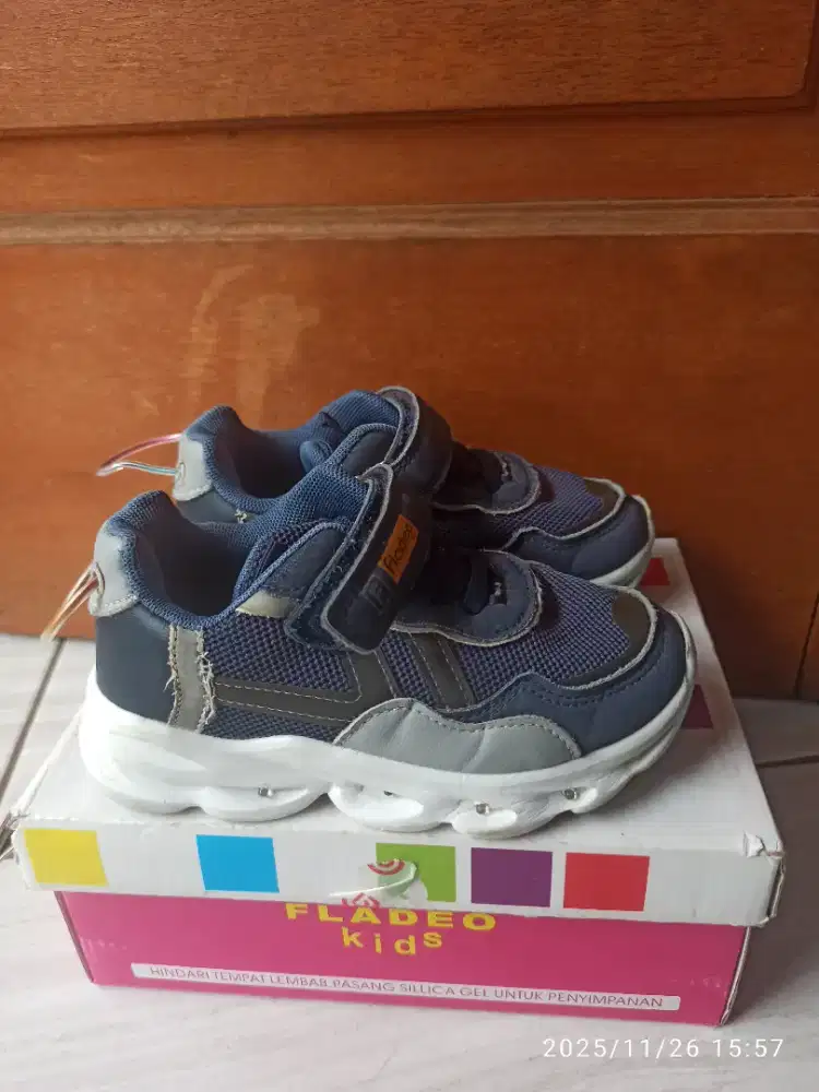 SEPATU ANAK FLADEO WARNA NAVY