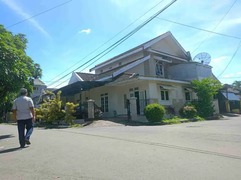 RUMAH HOOK SULFAT AGUNG KOTA MALANG COCOK UNTUK KANTOR