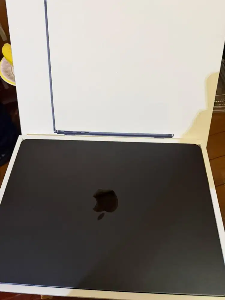 Macbook air m2 16/256 gb resmi garansi