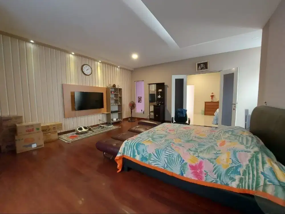 Rumah Siap Huni Rapi & Terawat ada lift di cluster Jade Gading Serpong