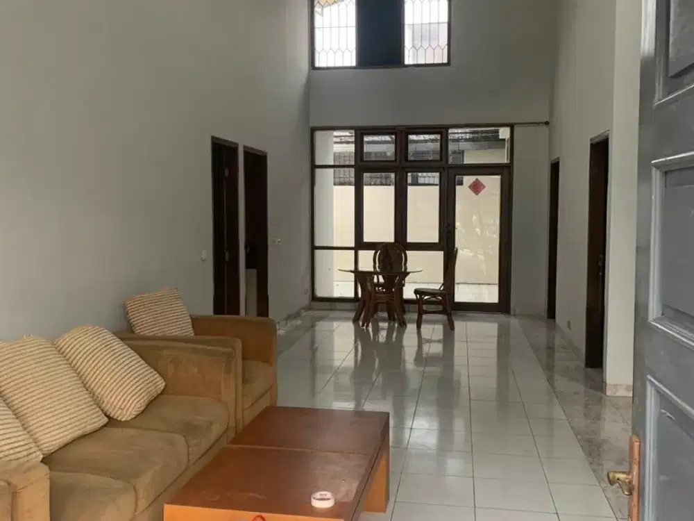 Disewakan Rumah 1 Lt Rapi  Siap Huni di Alam Sutera Tangerang Selatan