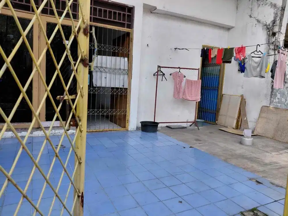 Rumah Luas Taman Modern