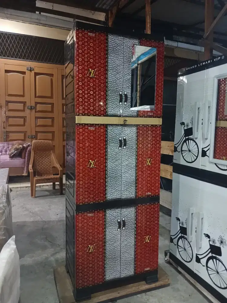 Lemari Plastik Hanger