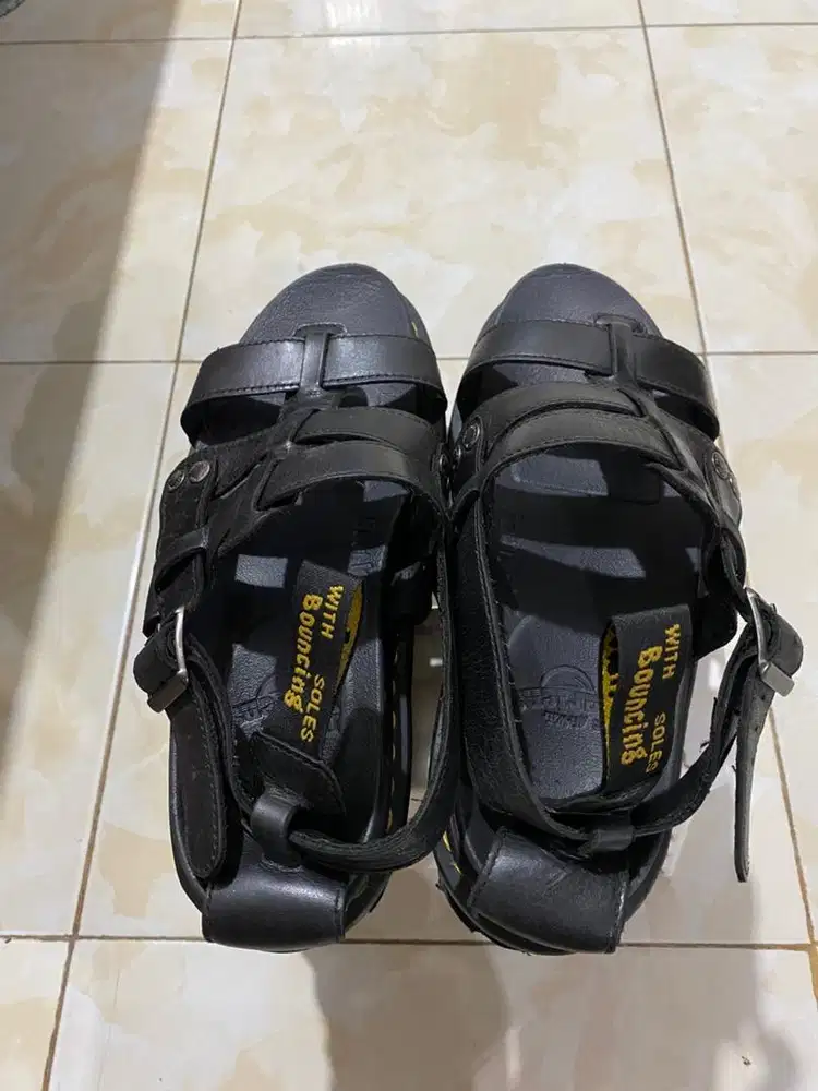 DOCMART SENDAL GANTENG