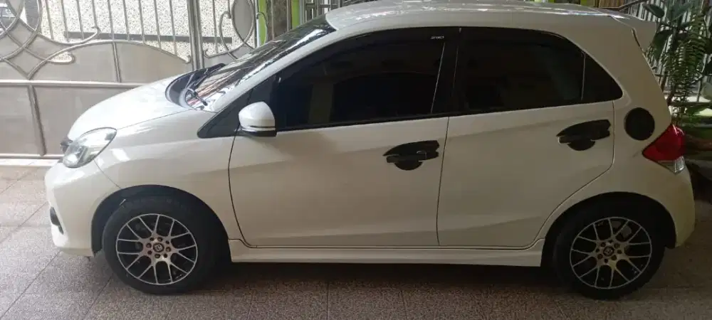 mobil brio RS tahun 2018