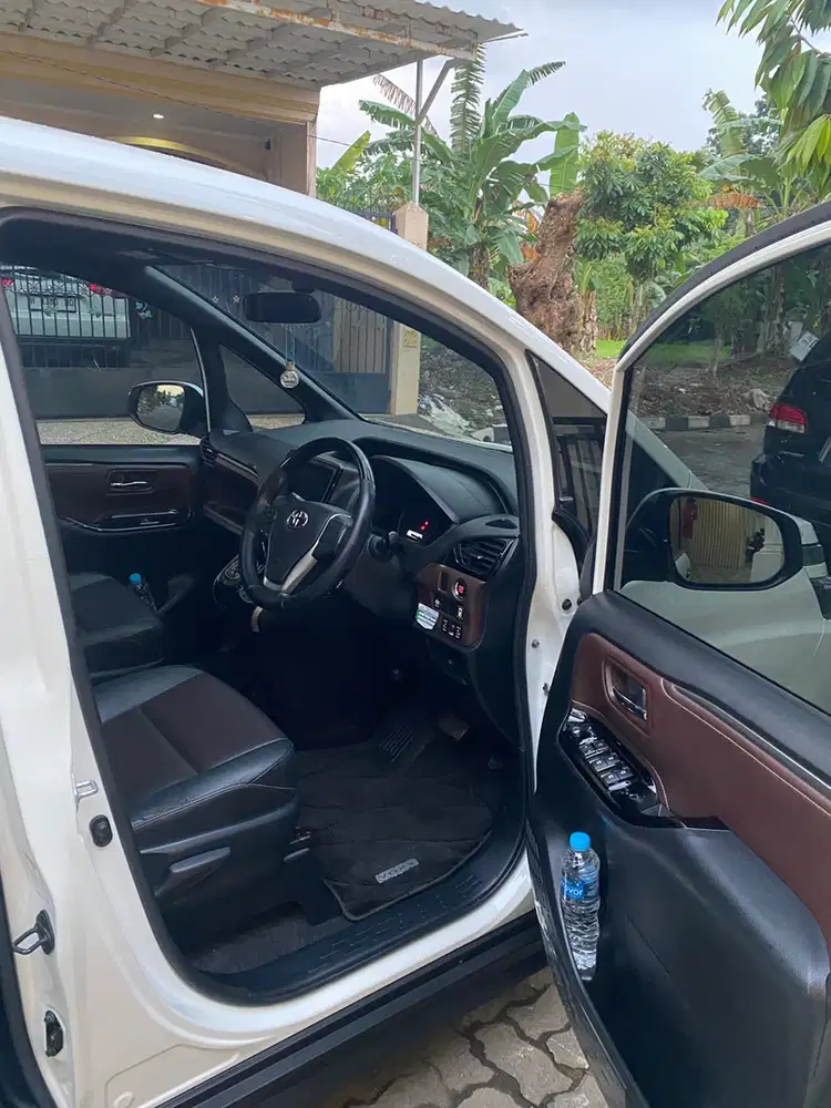 Toyota Voxy 2018 Bensin