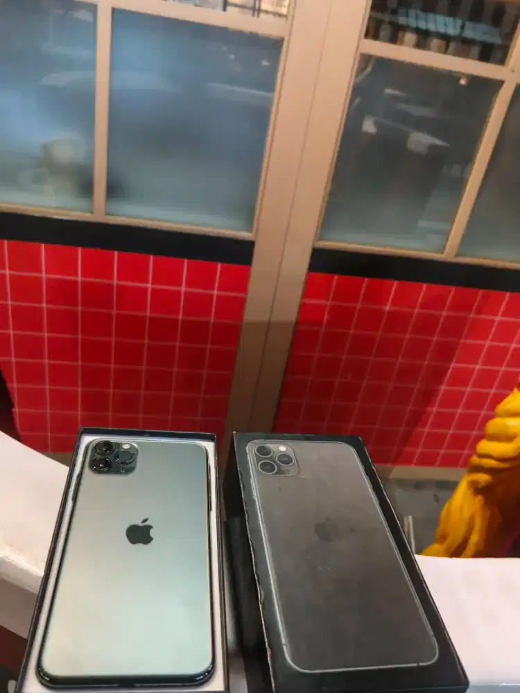 Iphone 11 pro max 256gb ada yg mau