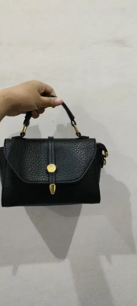 Tas wanita ukuran sedang merk popico