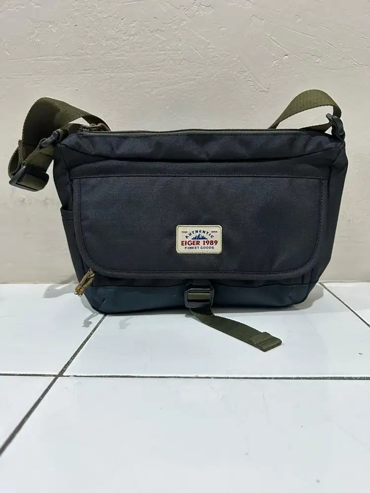 EIGER ROADTRIP 2.0 SHOULDER BAG