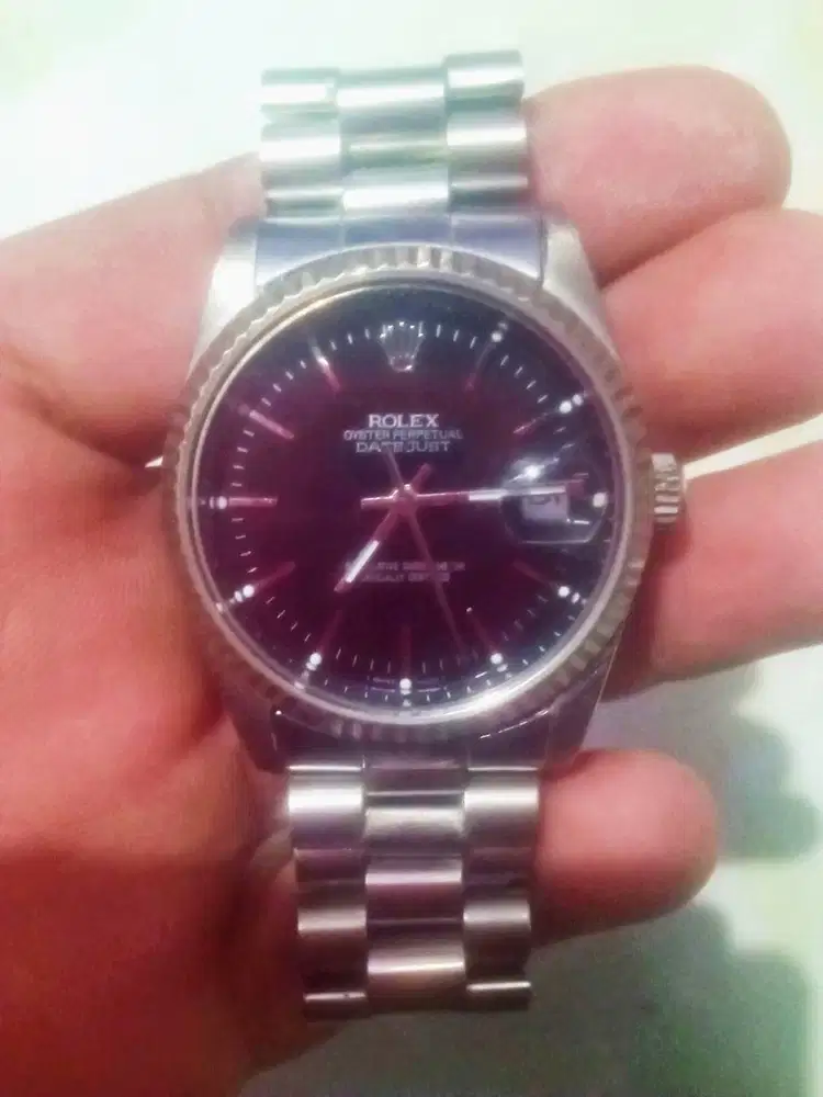 Jam tangan analog pria elegan