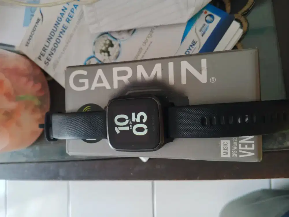 Jam tangan smartwatch Garmin Venu SQ