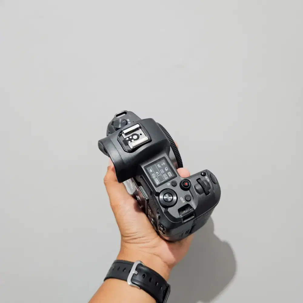 Canon eos r body only & adapter lensa