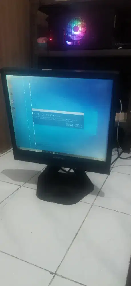 Monitor Samsung 710TM