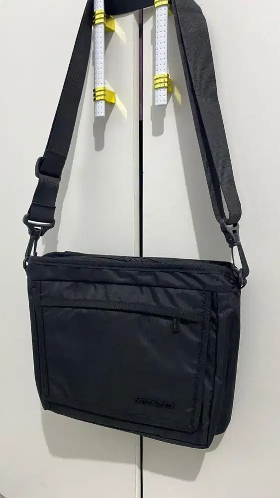 Samsonite Excursion Bag Crossbody/ Slingbag original black NeW