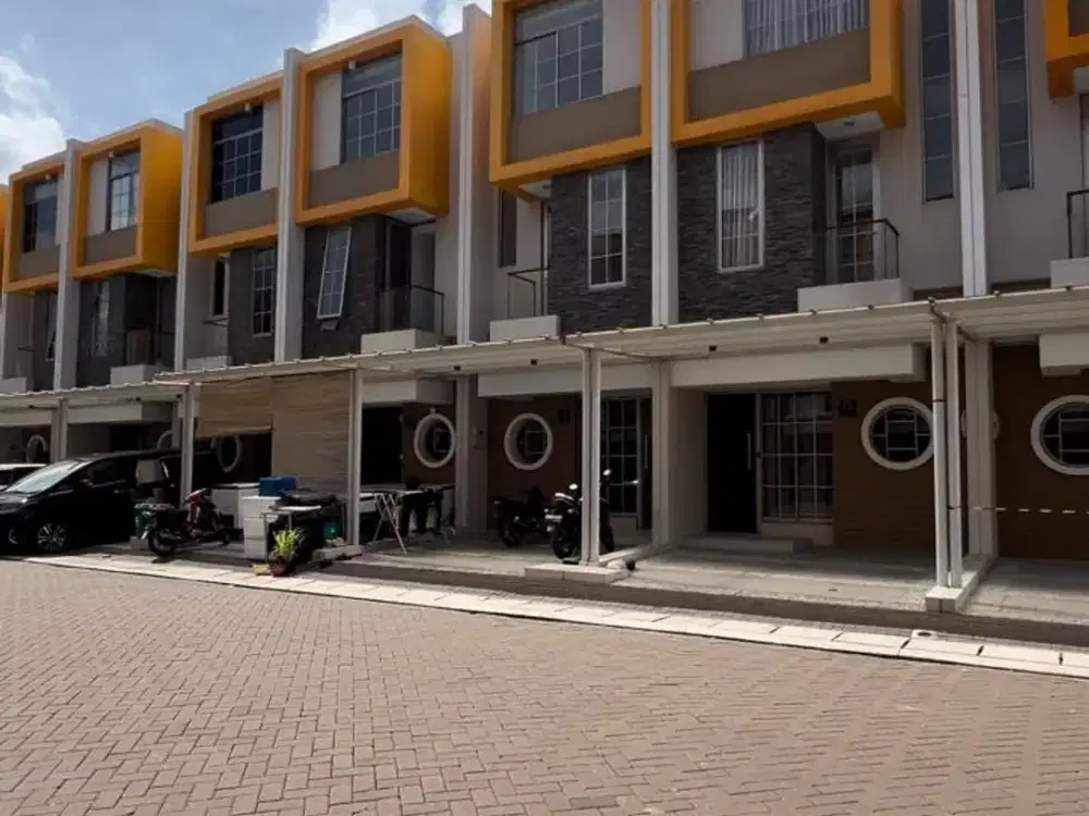 rumah pik2 depan dijual rugi, 3 lantai siap huni, uk:4,5x10m2 3KT siap huni