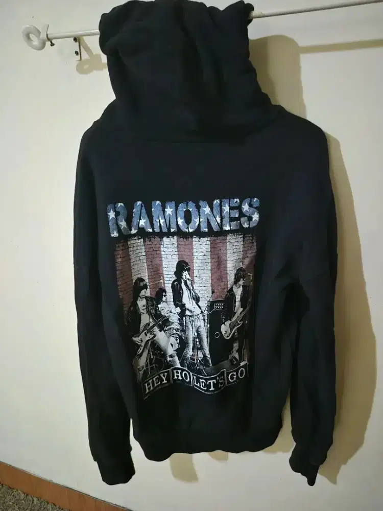 Hoodie / jacket / jaket ramones original good condition size L