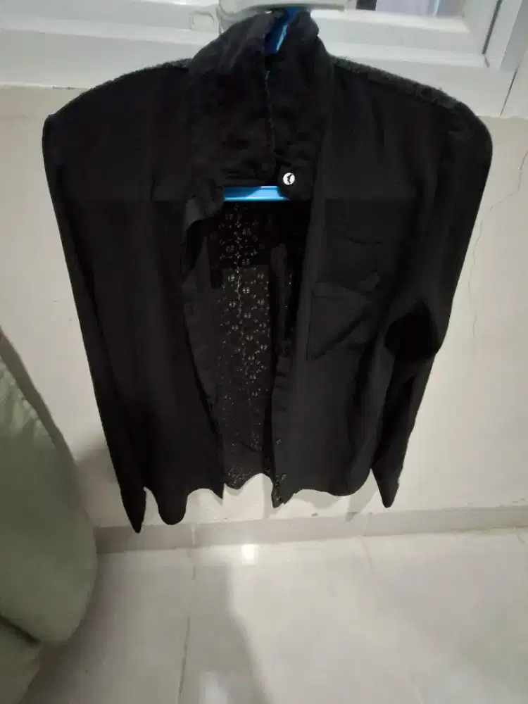 Atasan hitam kombinasi brukat