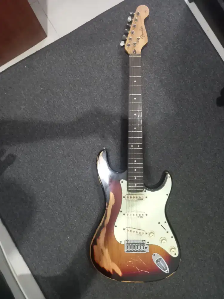 FENDER STRATO CUSTOM SUNBURST