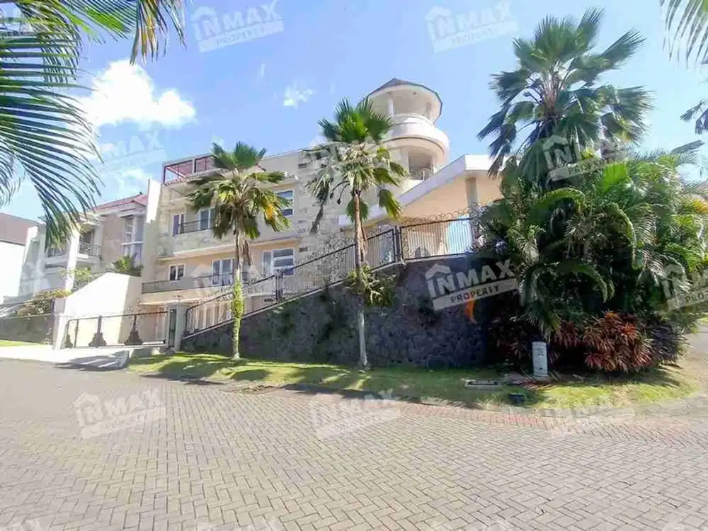 Rumah Luas Villa Puncak Tidar Malang, 3 Lantai Ada Kolam Renang, Bisa untuk Kantor, Ekspatriat, dll