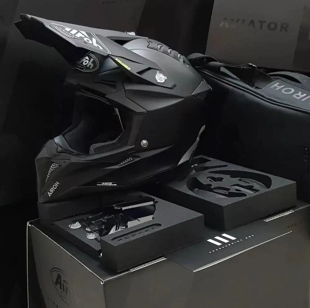 Helm Airoh Aviator 3 – Kondisi Mulus (9.5/10)
