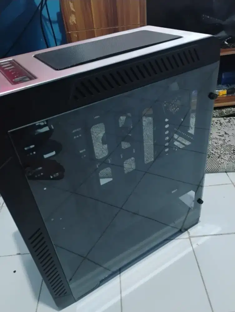 Casing Komputer Mid Tower support hingga ATX