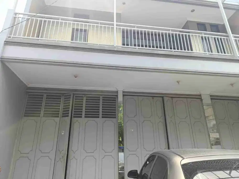 dijual/disewakan Rumah Usaha 2 lt