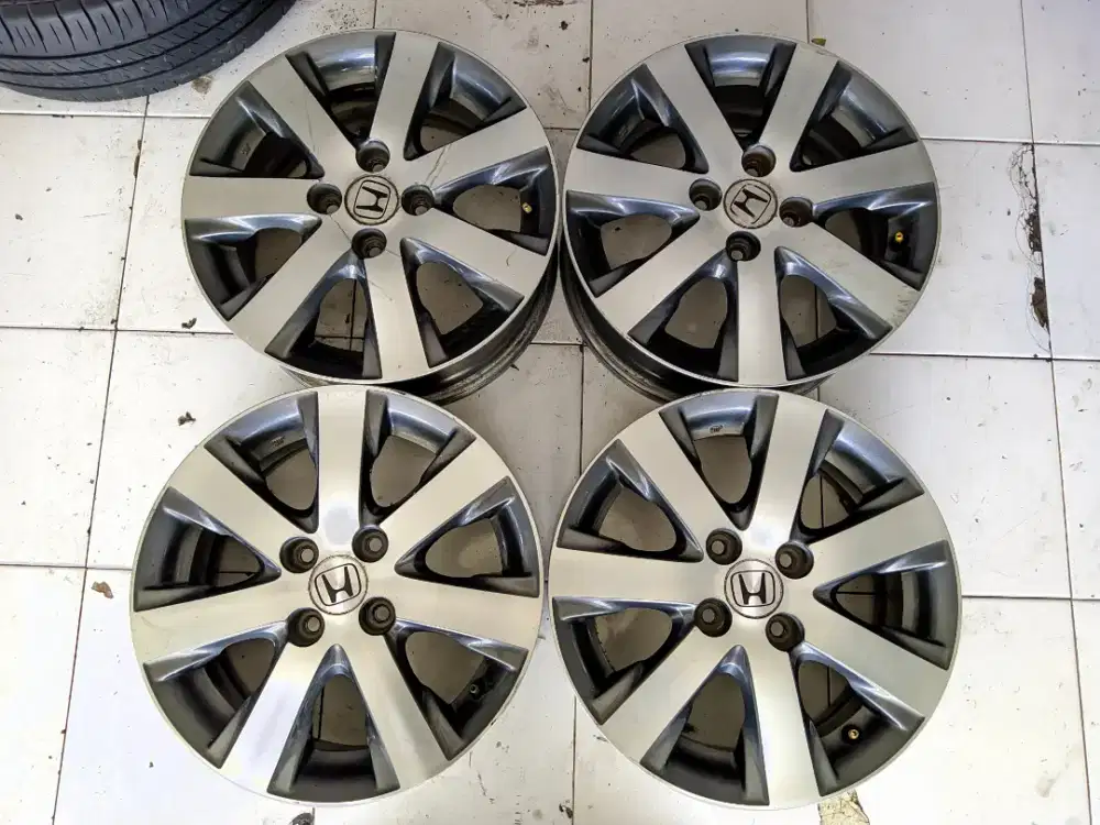 R15 Original Honda Freed mulus