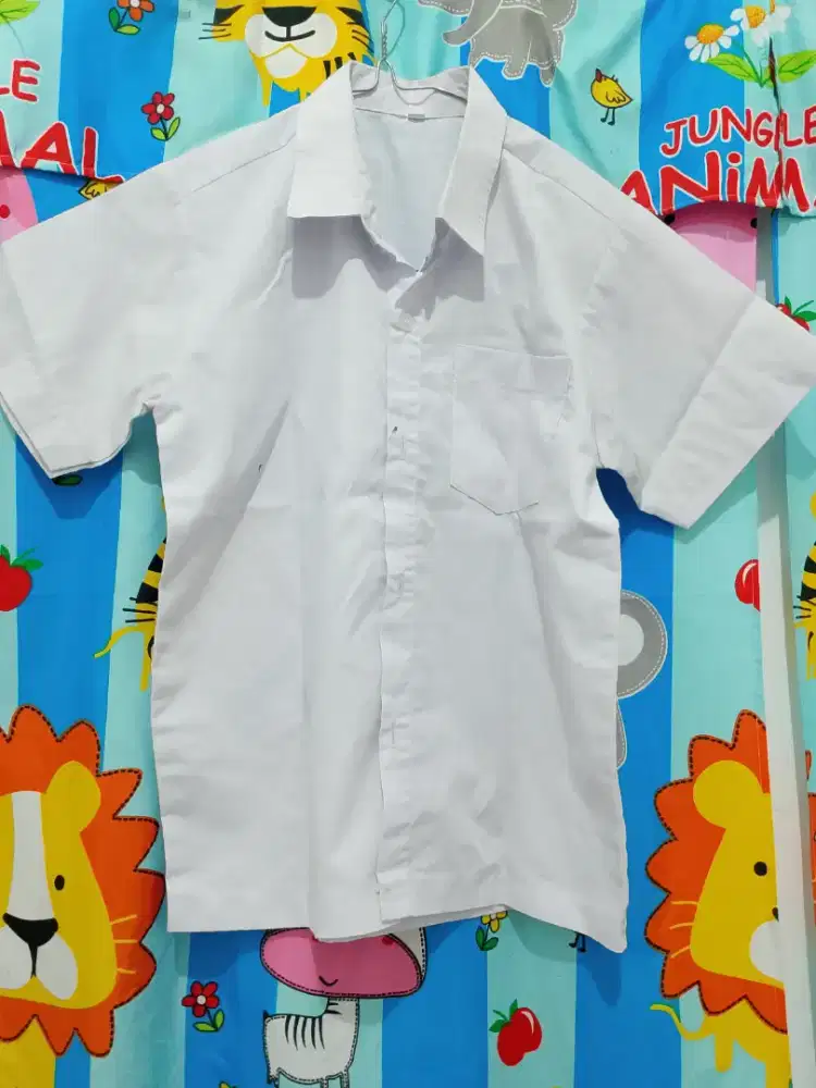 Kemeja putih sekolah anak