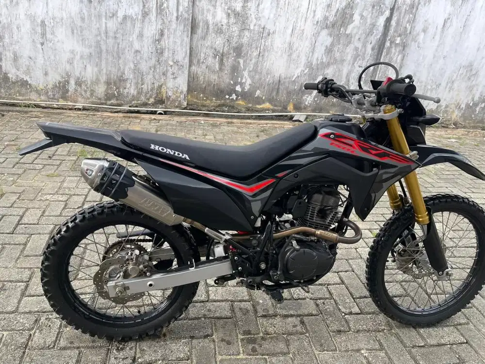 Crf 150 hitam merah