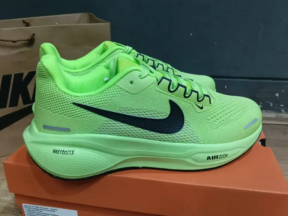 Sepatu running Nike air zoom pegasus green