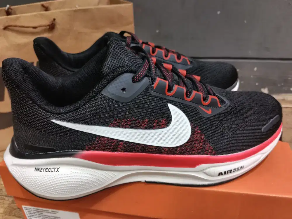 Sepatu running Nike Air zoom pegasus black red