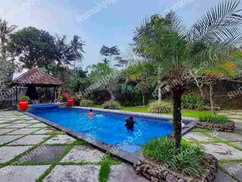 rumah asri dengan kolam renang jln Kaliurang KM 16 Utara kampus UII