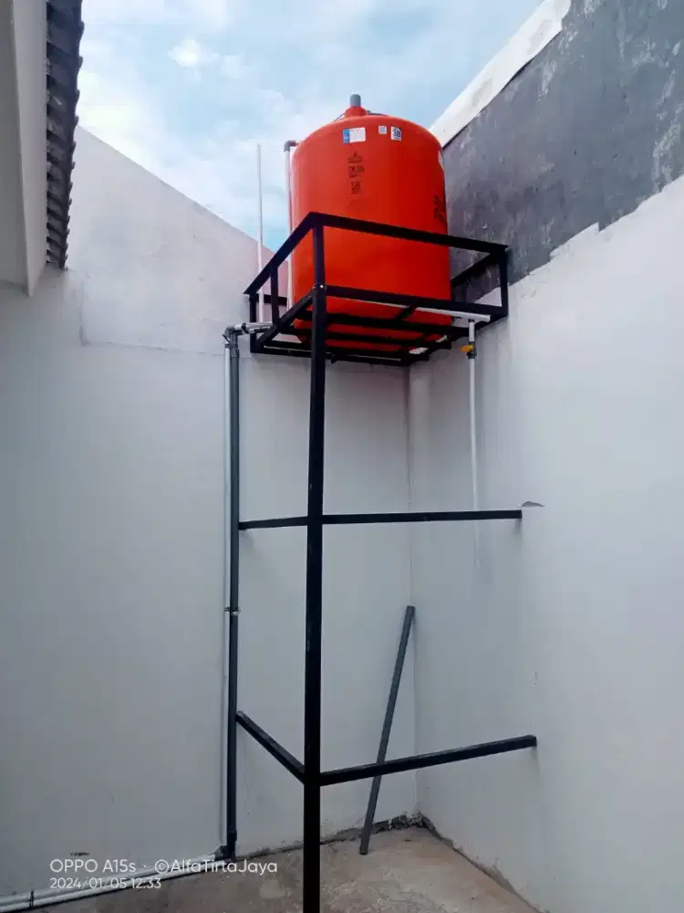 Pemasangan tandon air dan filter air dan instalasi pipa