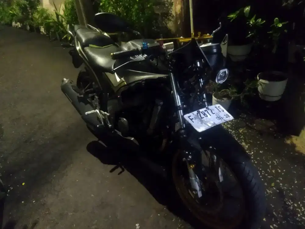 Dijual CBR150 apa adanya. SS Lengkap.