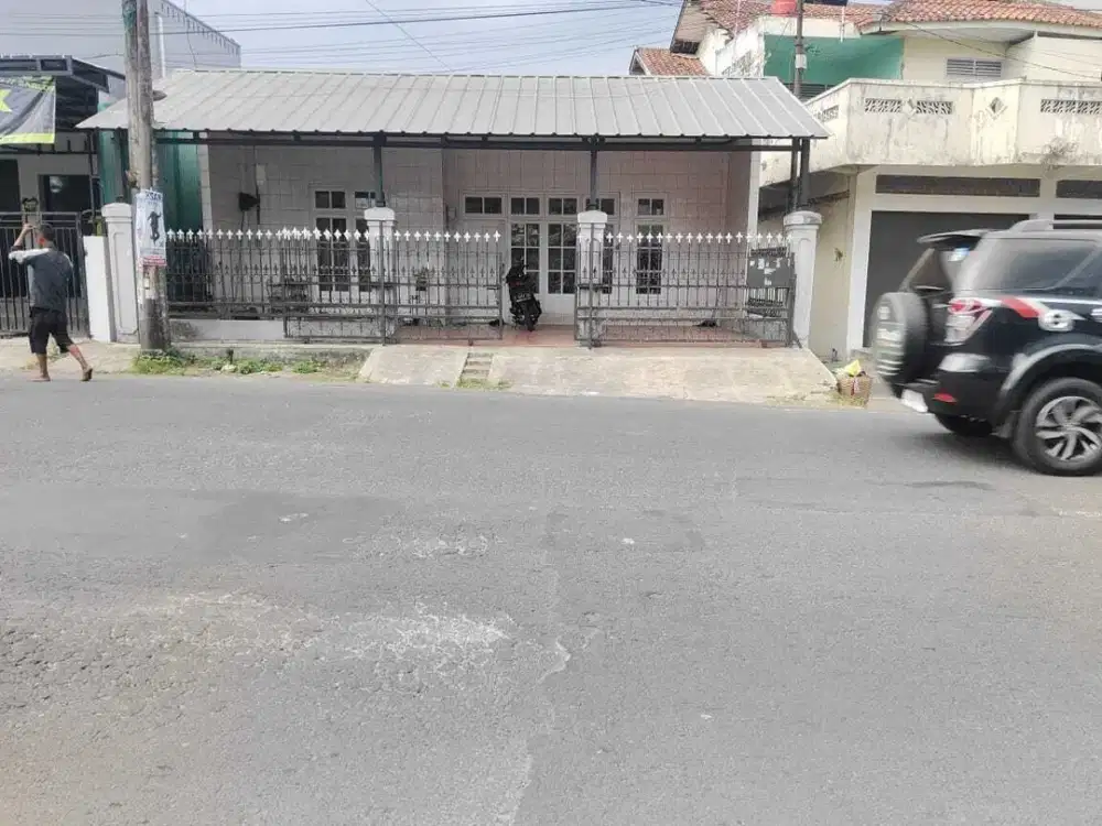 RUMAH DAN TANAH KOSONG DI BELAKANGNYA - PINGGIR JALAN RAYA SUTISNA SENJAYA TASIKMALAYA