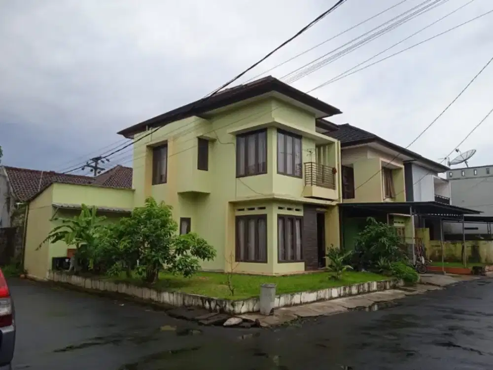 RUMAH MEWAH DUA LANTAI SIAP HUNI DIBAWAH HARGA PASAR