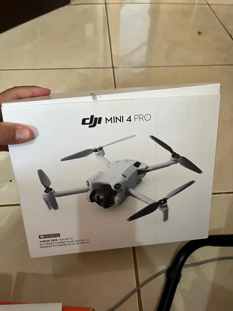 Drone DJI Mini 4 Pro fly more combo plus (3 baterai, remote dji RC 2)