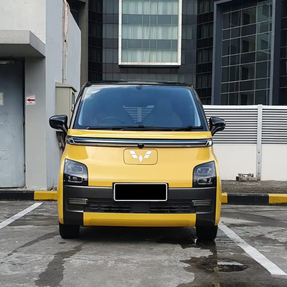 Wuling EV Long Range listrik tahun 2023 kuning